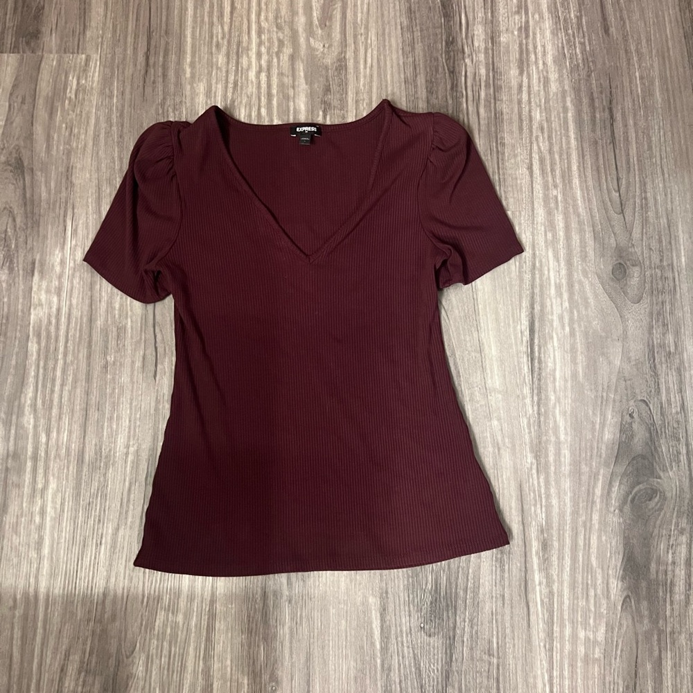 ‼️6/$12‼️ Women’s express burgundy tee